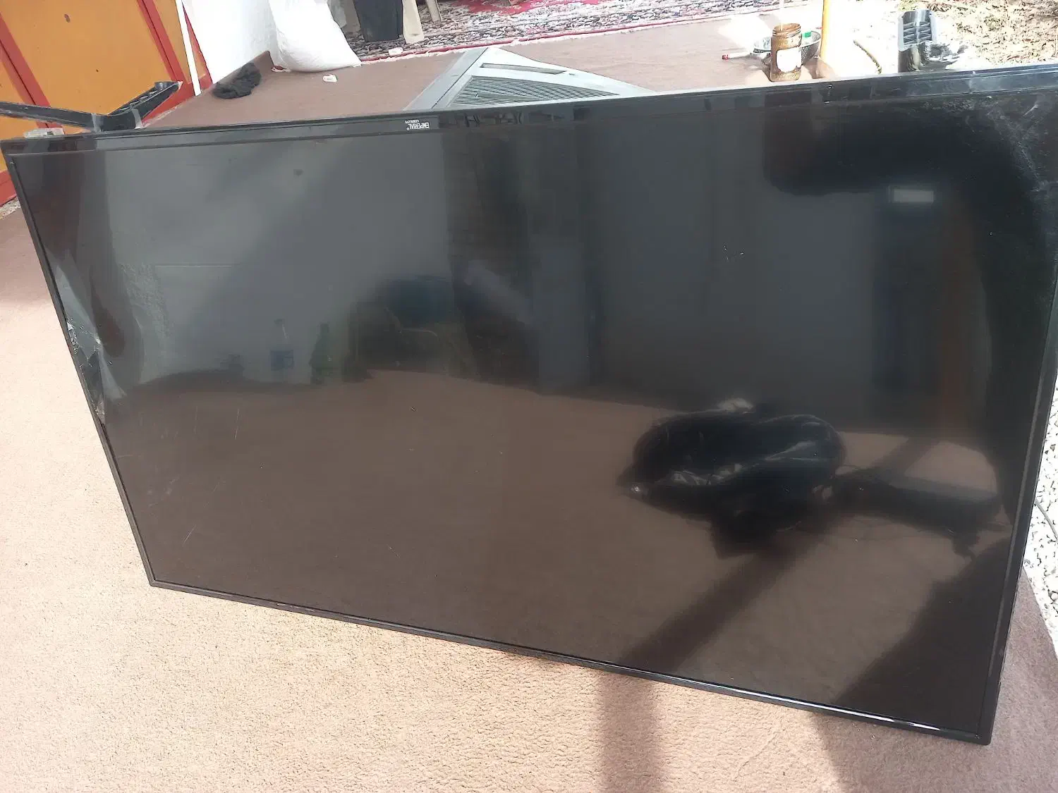 تلویزیون شکسته|تلویزیون و پروژکتور|خان ببین, |دیوار