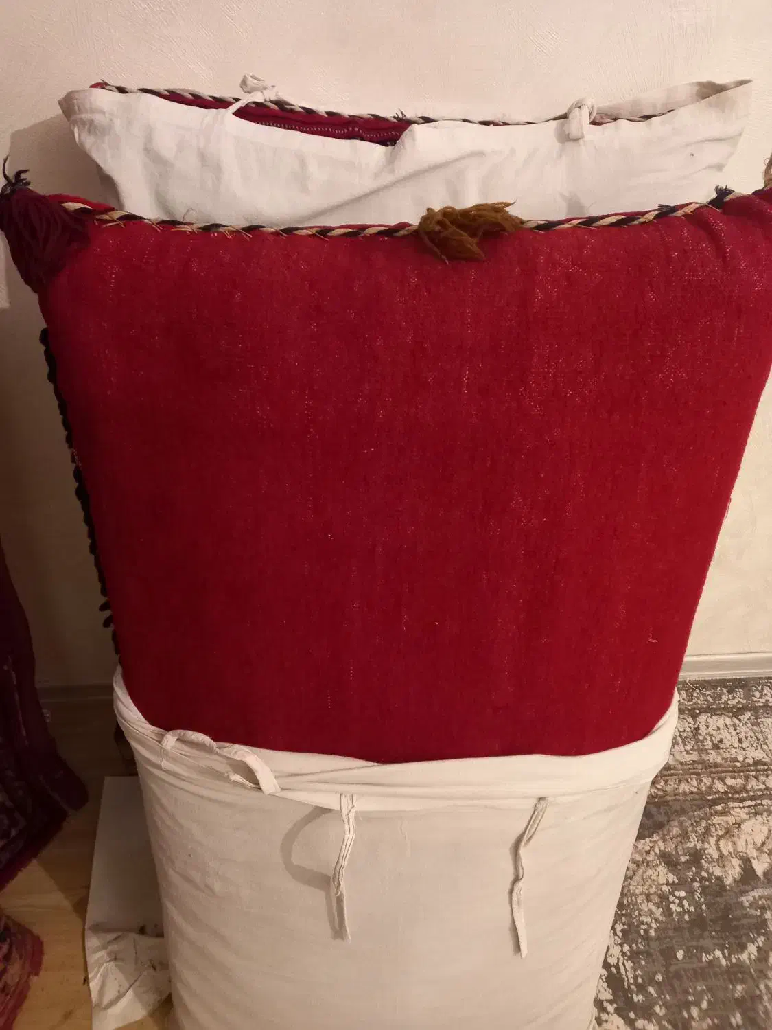 پشتی و فرش دستبافت|پشتی|کرج, گلشهر|دیوار