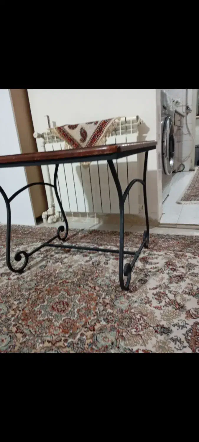 میز آهنی فرفوژه کاملا سالم|مبلمان خانگی و میز عسلی|پردیس, فاز ۴|دیوار
