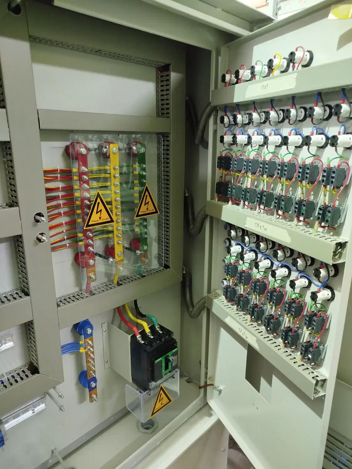 طراحی،ساخت،نصب،عیب یابی کلیه تابلوهای توزیع برق|مصالح و تجهیزات ساختمان|شیراز, گلکوب|دیوار