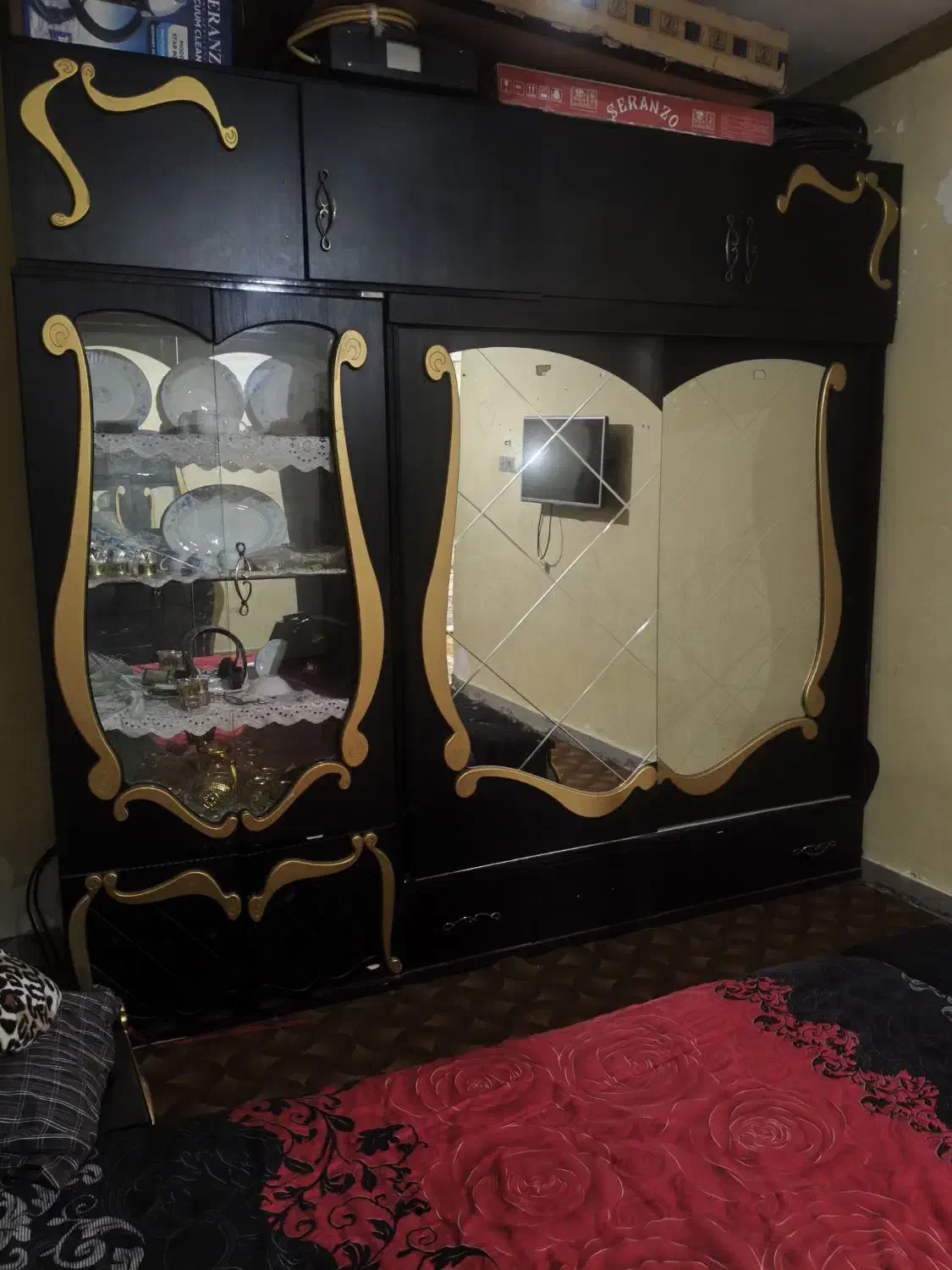 فروش کمددیواری متحرک ب همراه میز ارایش|جاکفشی، کمد، دراور|خرمشهر, |دیوار