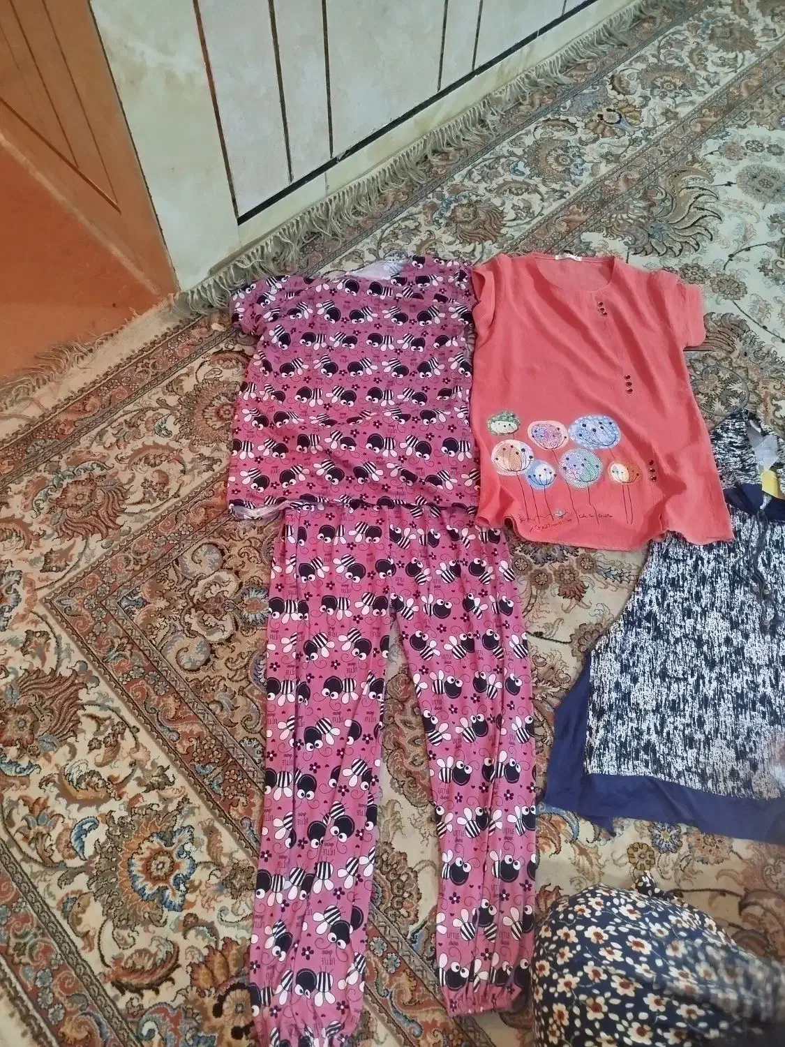 لباس نو نو همه باهم هفتصد تومن|لباس|مسجد سلیمان, |دیوار