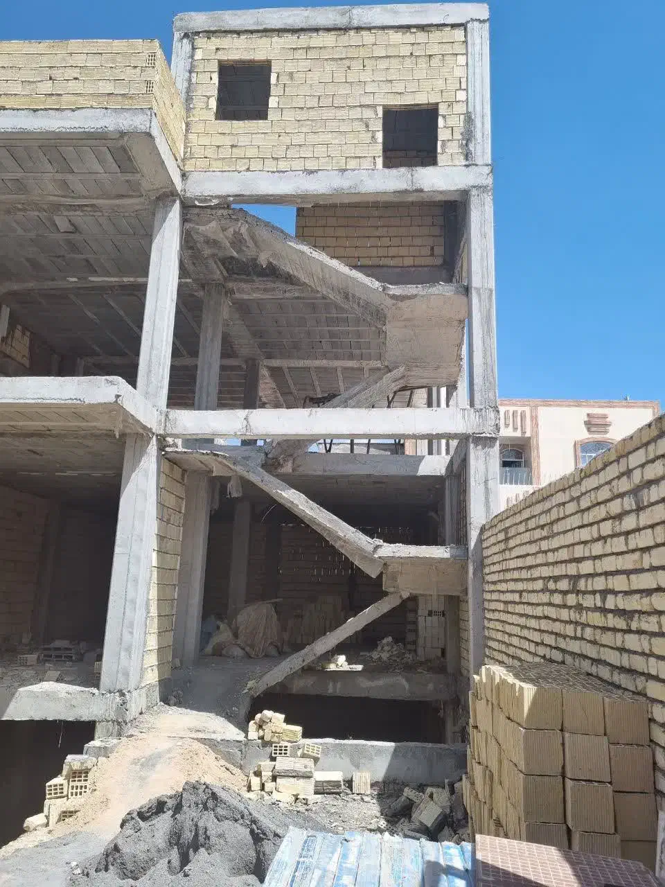 خانه نیمه ساز ورنامخاست|فروش خانه و ویلا|لنجان, |دیوار