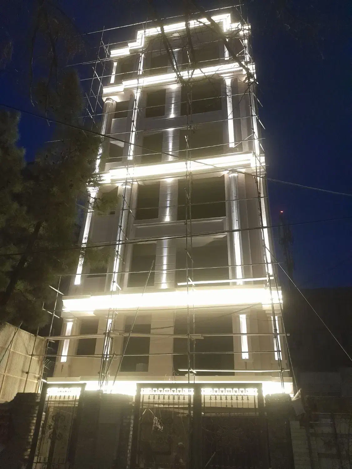 برق کار .کلیه خدمات برق کاری انجام میشود|خدمات پیشه و مهارت|مشهد, توس (بلوار توس)|دیوار