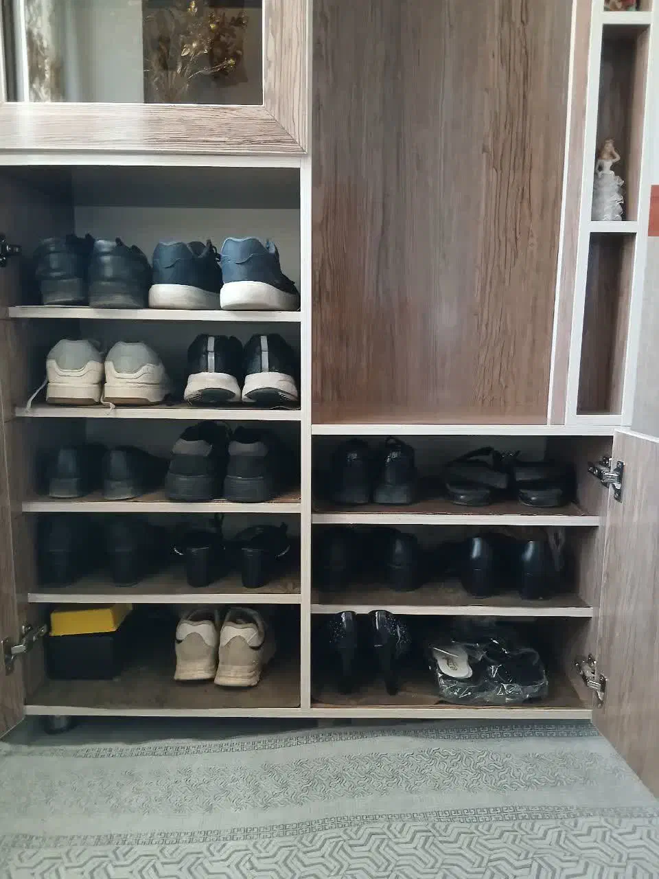 جاکفشی|جاکفشی، کمد، دراور|صحنه, |دیوار