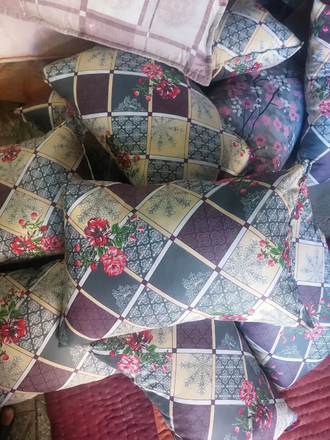 بالیشت حاضری فقط ۱۷۰|رختخواب، بالش، پتو|بیرجند, |دیوار