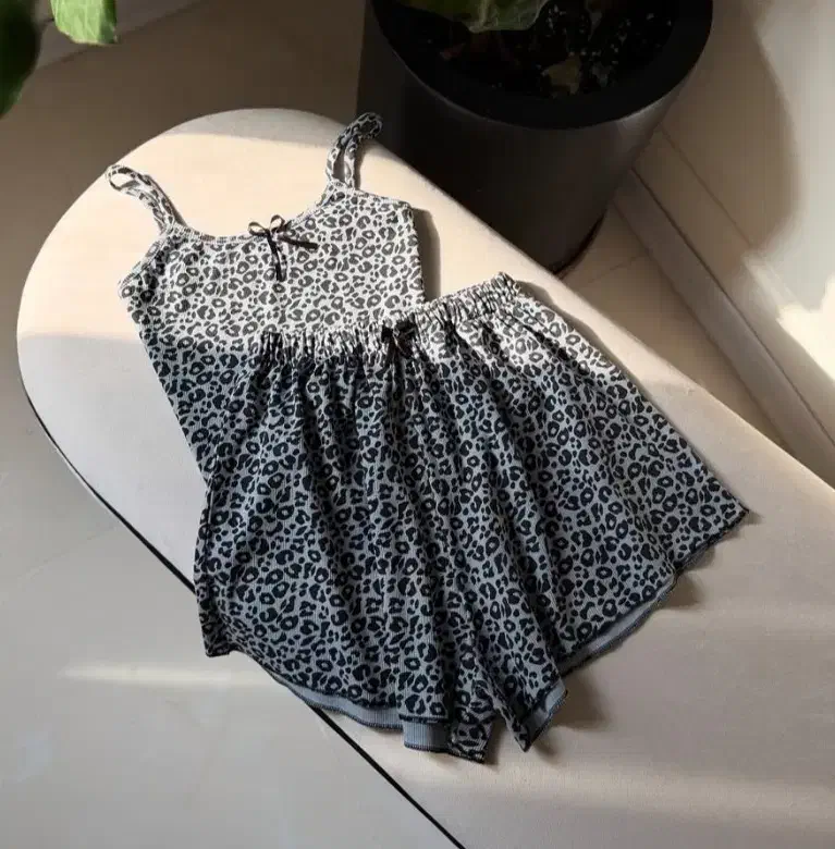 تاش شلوارک پلنگی|لباس|بافق, |دیوار