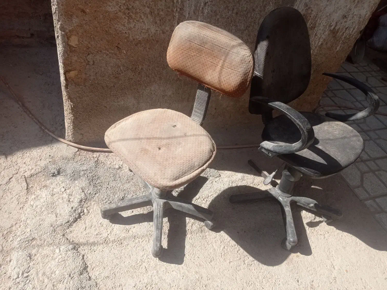 دو تا صندلی باهم 700|صندلی و نیمکت|اسفراین, |دیوار