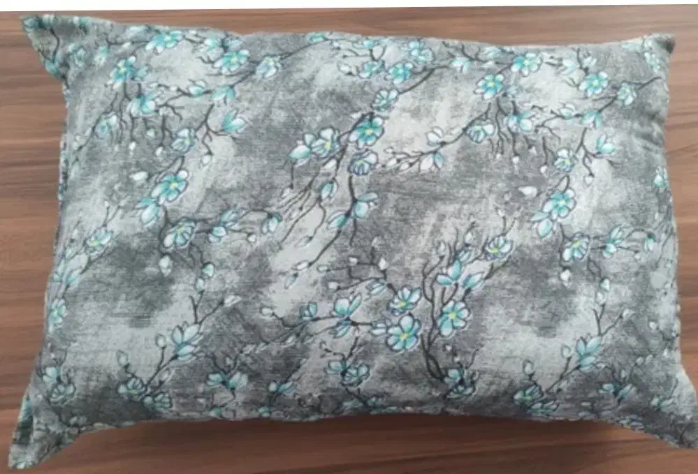 دو عدد بالش  زیبا و تمیز|رختخواب، بالش، پتو|قزوین, |دیوار