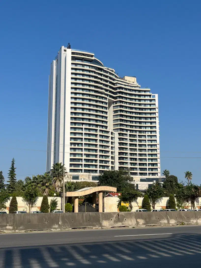 چلک زمین تجاری رو به روی هتل آراز با جواز ساخت|فروش زمین و ملک کلنگی|نوشهر, |دیوار