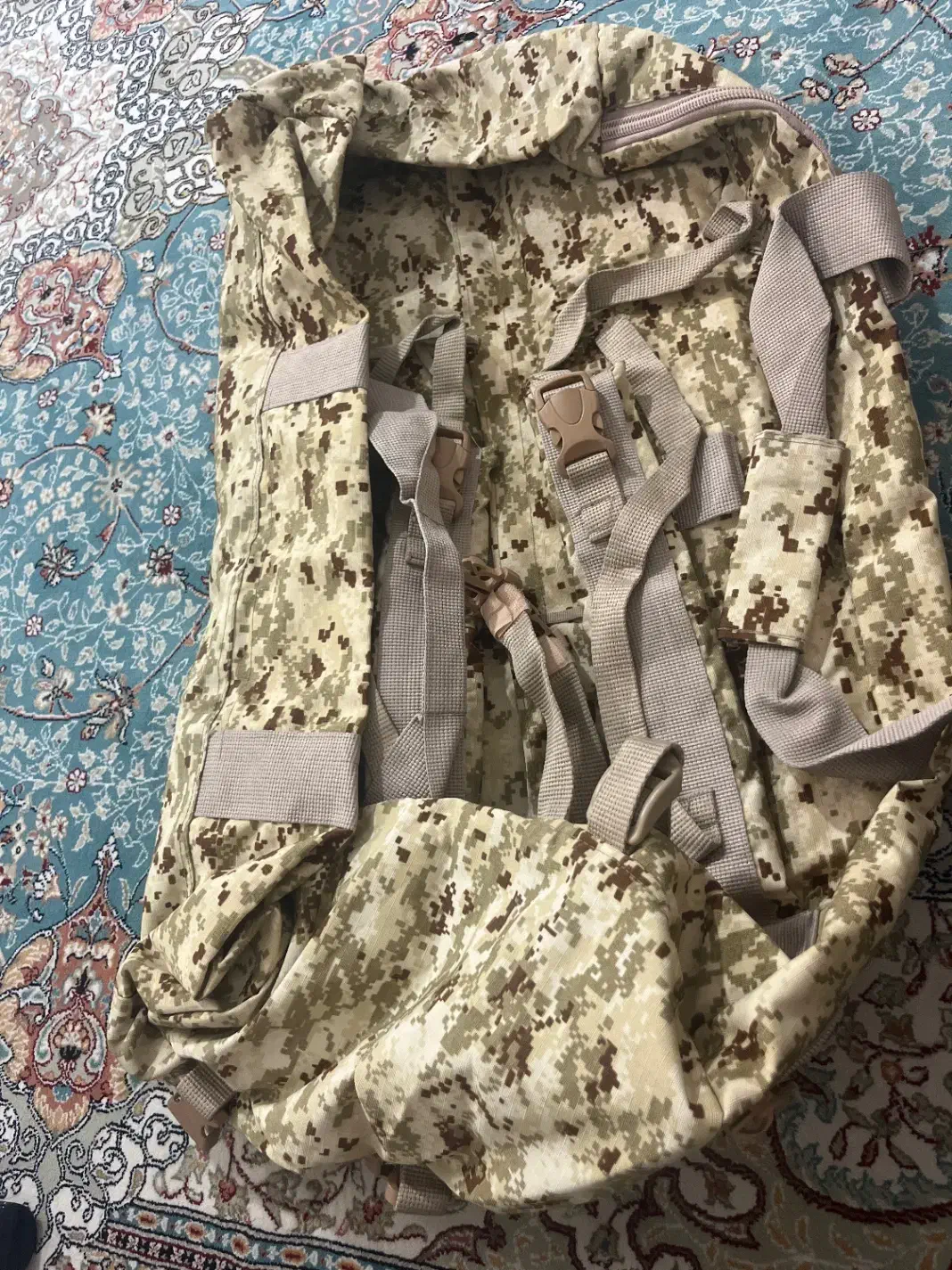 ساک سربازی|کیف، کفش، کمربند|پرند, فاز ۶|دیوار