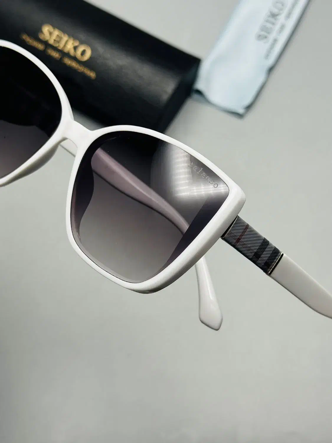 عینک زنانه آلانزو|بدلیجات|مشهد, چهارچشمه|دیوار