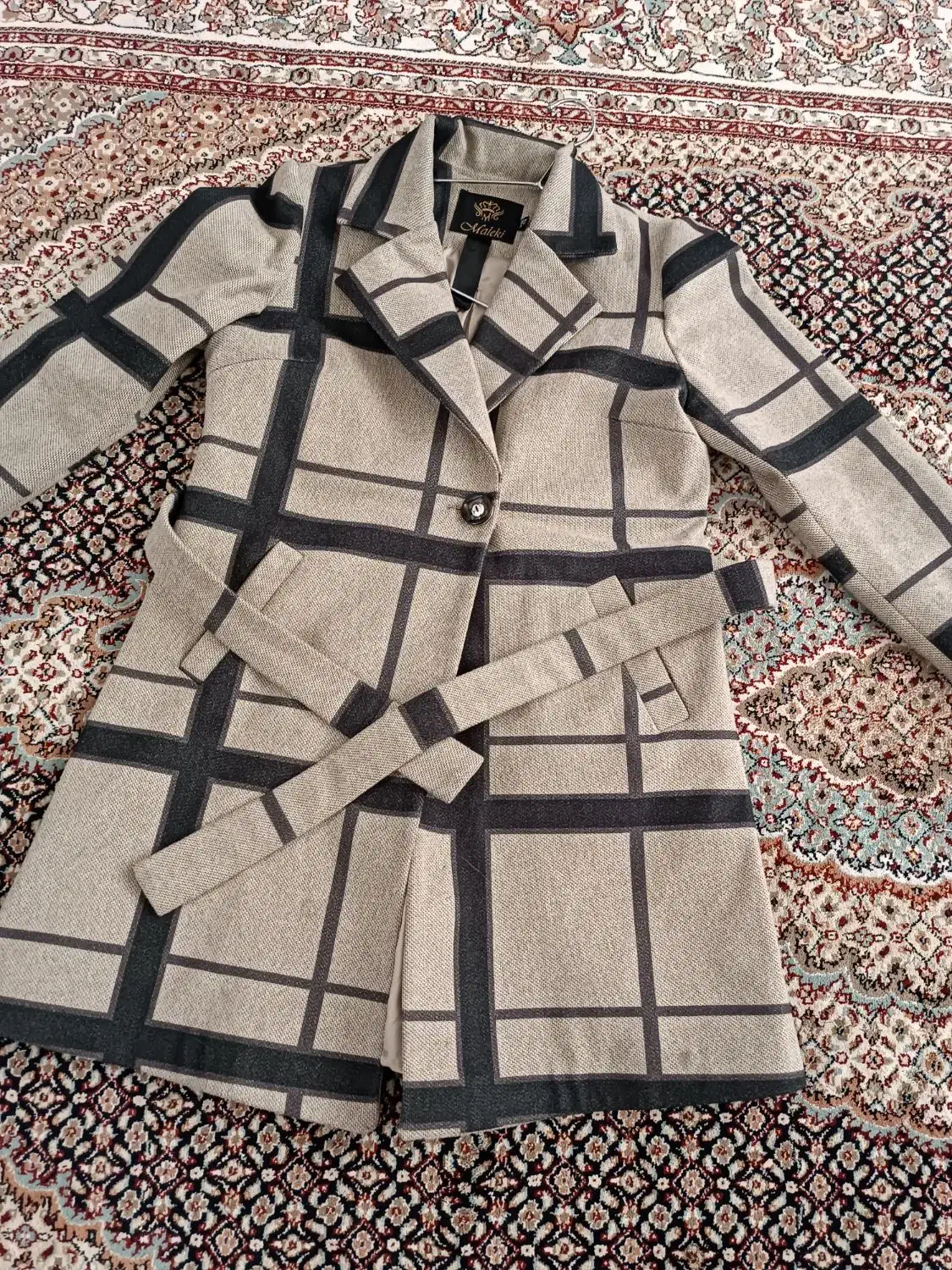 پالتو|لباس|سهند, |دیوار