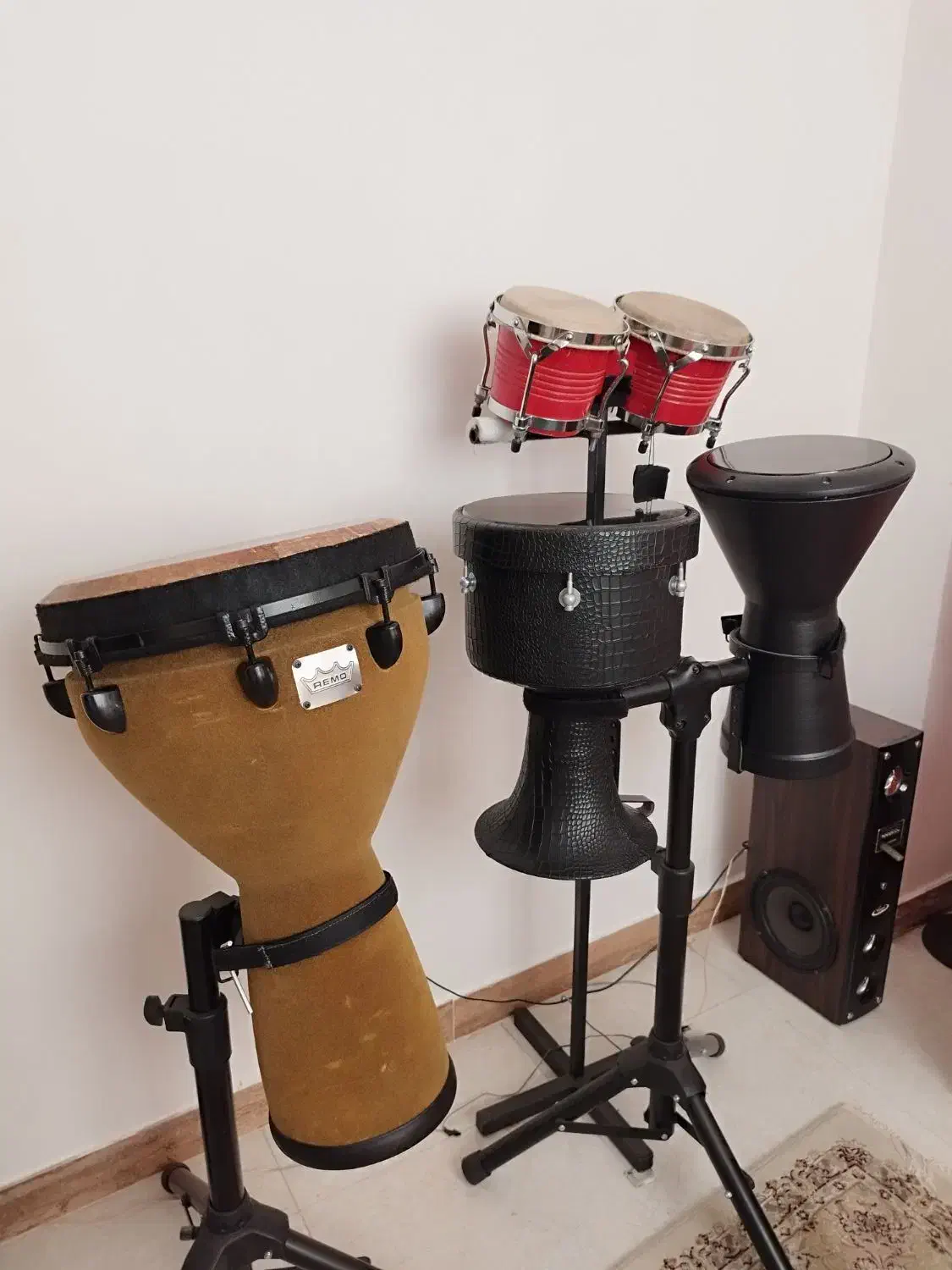 ادوات پرکاشن|درام و پرکاشن|رشت, حمیدیان|دیوار