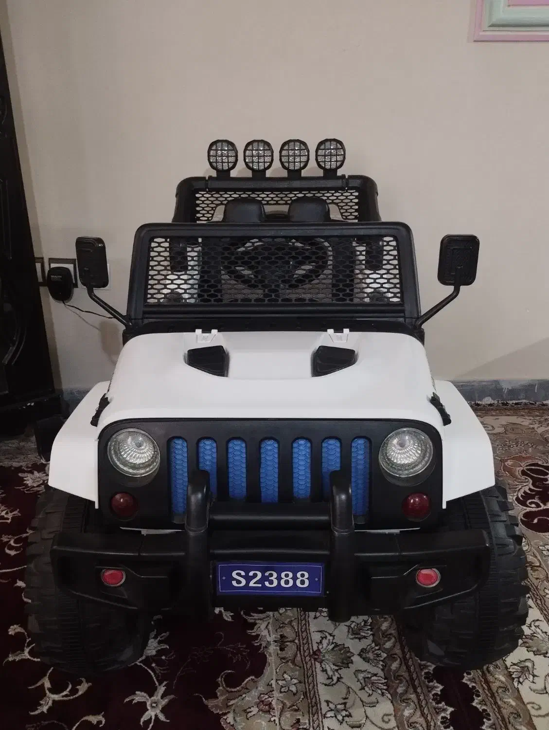 ماشین شارژی جیپ ۴موتوره سالم وتمیز|اسباب و اثاث بچه|اسدآباد, |دیوار