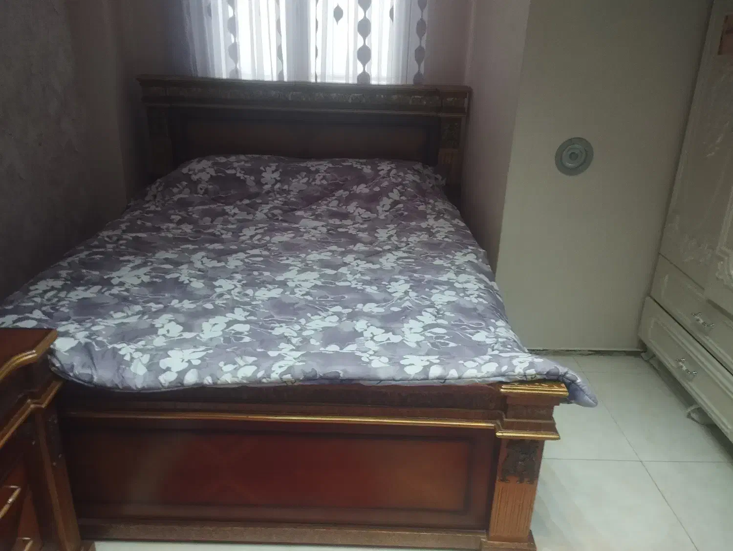 سرویس خواب  درحد نو خوشخواب دونفره درجه یکک|تخت و سرویس خواب|کاشان, امیرکبیر|دیوار