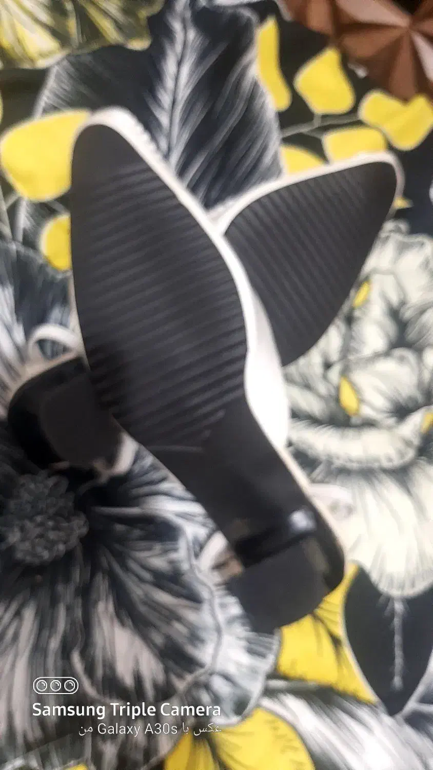 یک جفت صندل|کیف، کفش، کمربند|کرمان, |دیوار