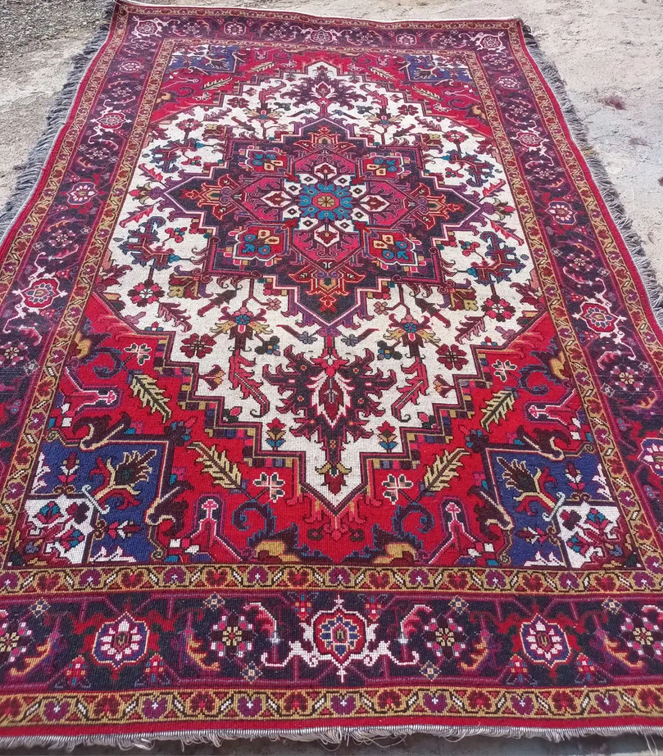 فرش دستباف تاجری۶ متری هریس.زمینه سفید|فرش|زنجانرود, |دیوار