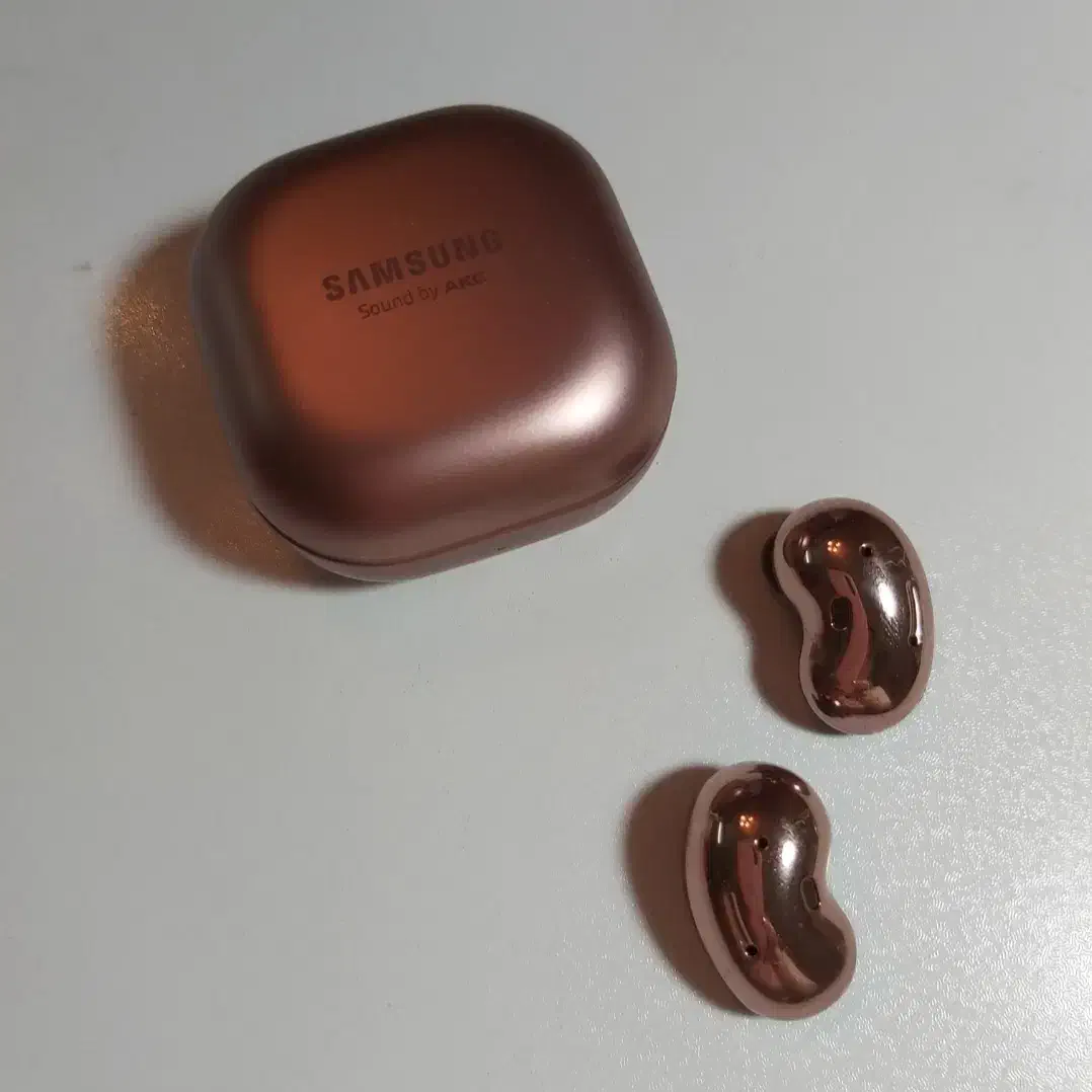 هندزفری گلکسی بادز لایو galaxy buds live|لوازم جانبی موبایل و تبلت|لاهیجان, شیشه گران|دیوار