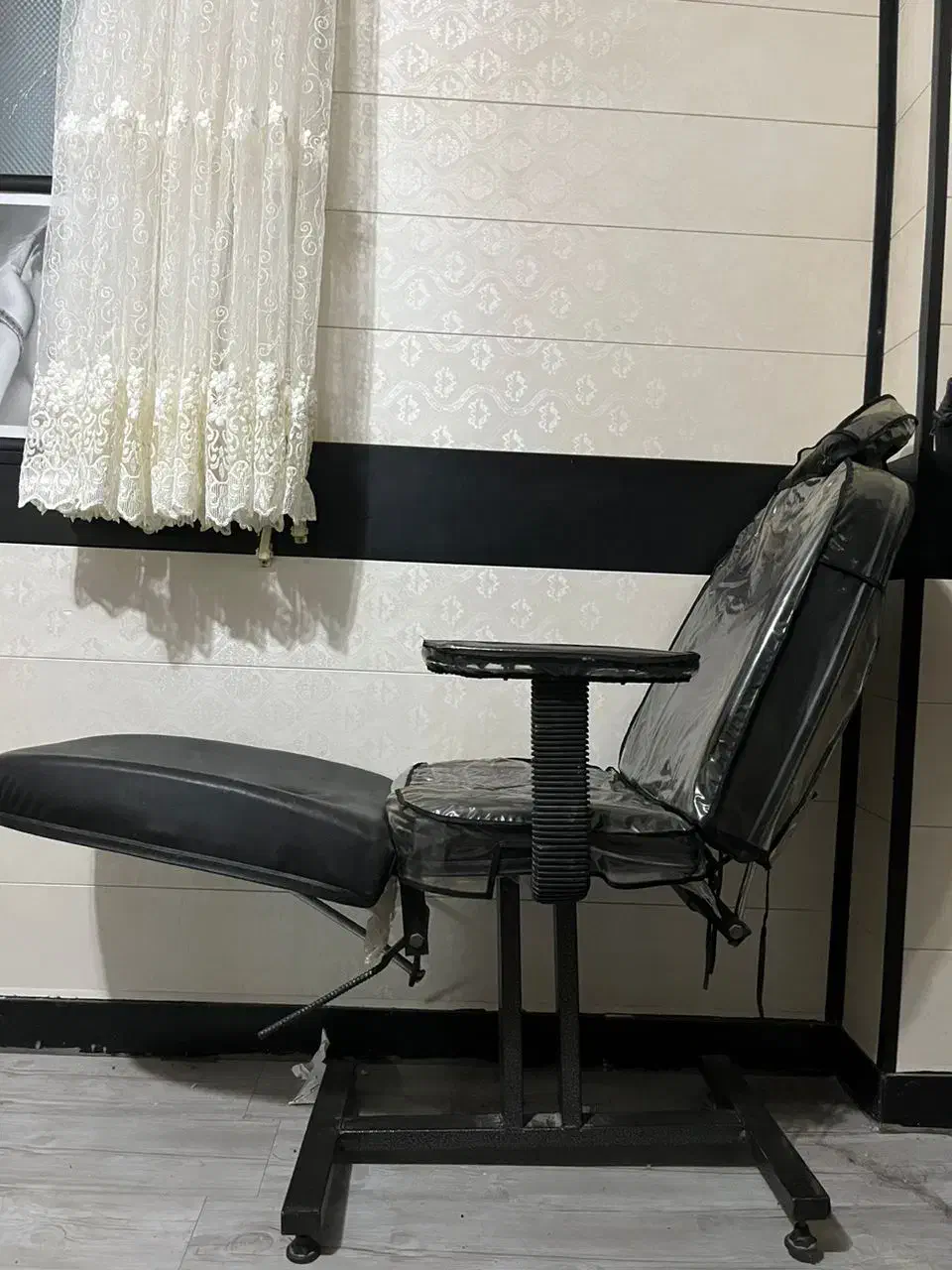 لوازم آرایشگاهی یا کلینیک|آرایشگاه و سالنهای زیبایی|شهرکرد, |دیوار