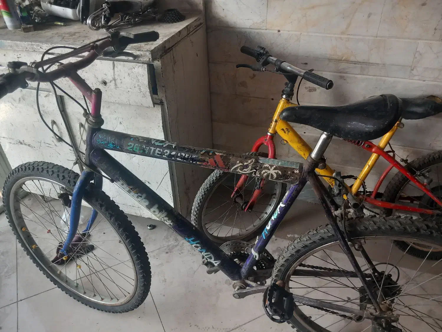 دوچرخه|دوچرخه، اسکیت، اسکوتر|قم, دروازه چوبی|دیوار