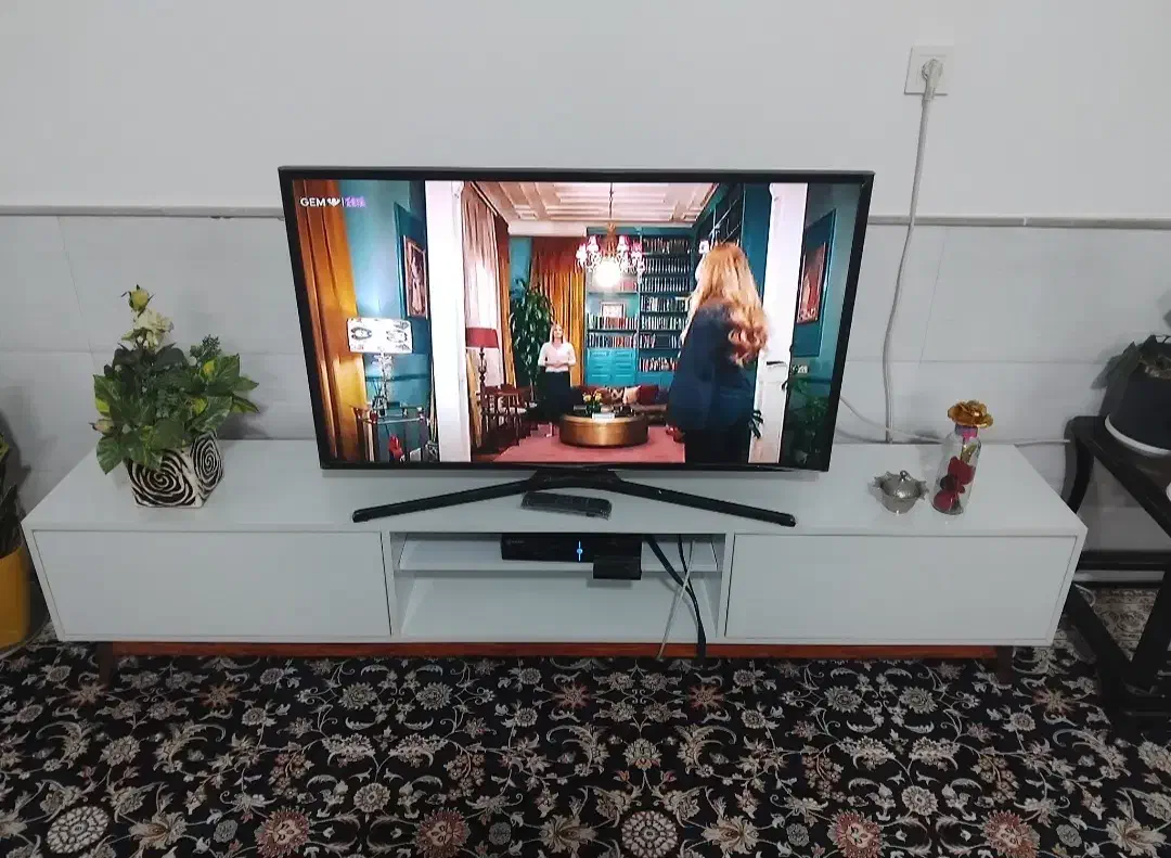 میز تی وی|میز تلویزیون|نیشابور, شهید بهشتی|دیوار