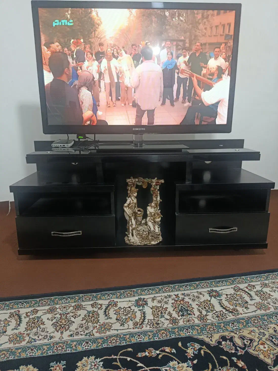 میزتلویزیون چوب و شیشه دودی|میز تلویزیون|رشت, حومه رشت|دیوار