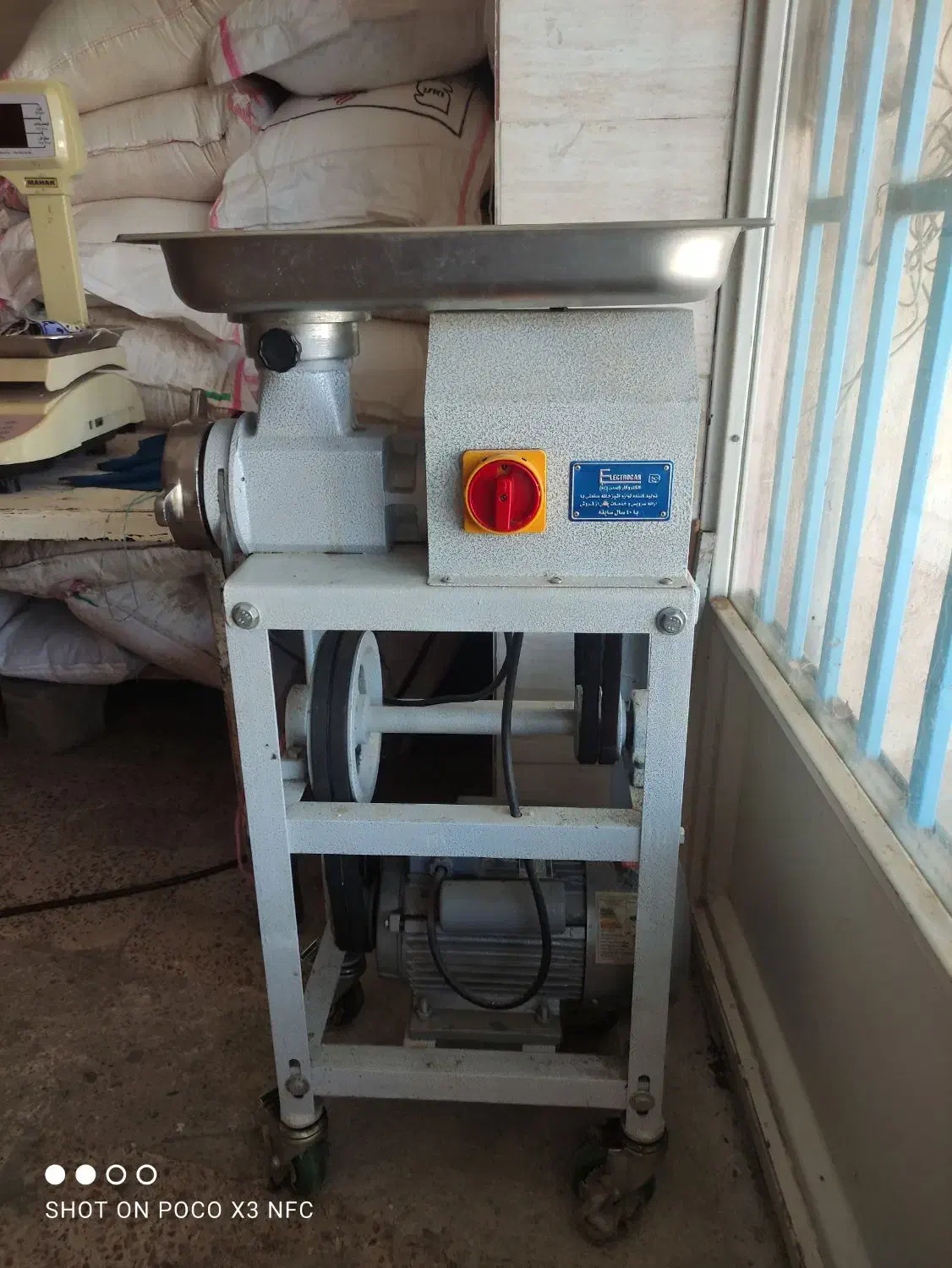 چرخ گوشت صنعتی|ماشین‌آلات صنعتی|کلاله, |دیوار