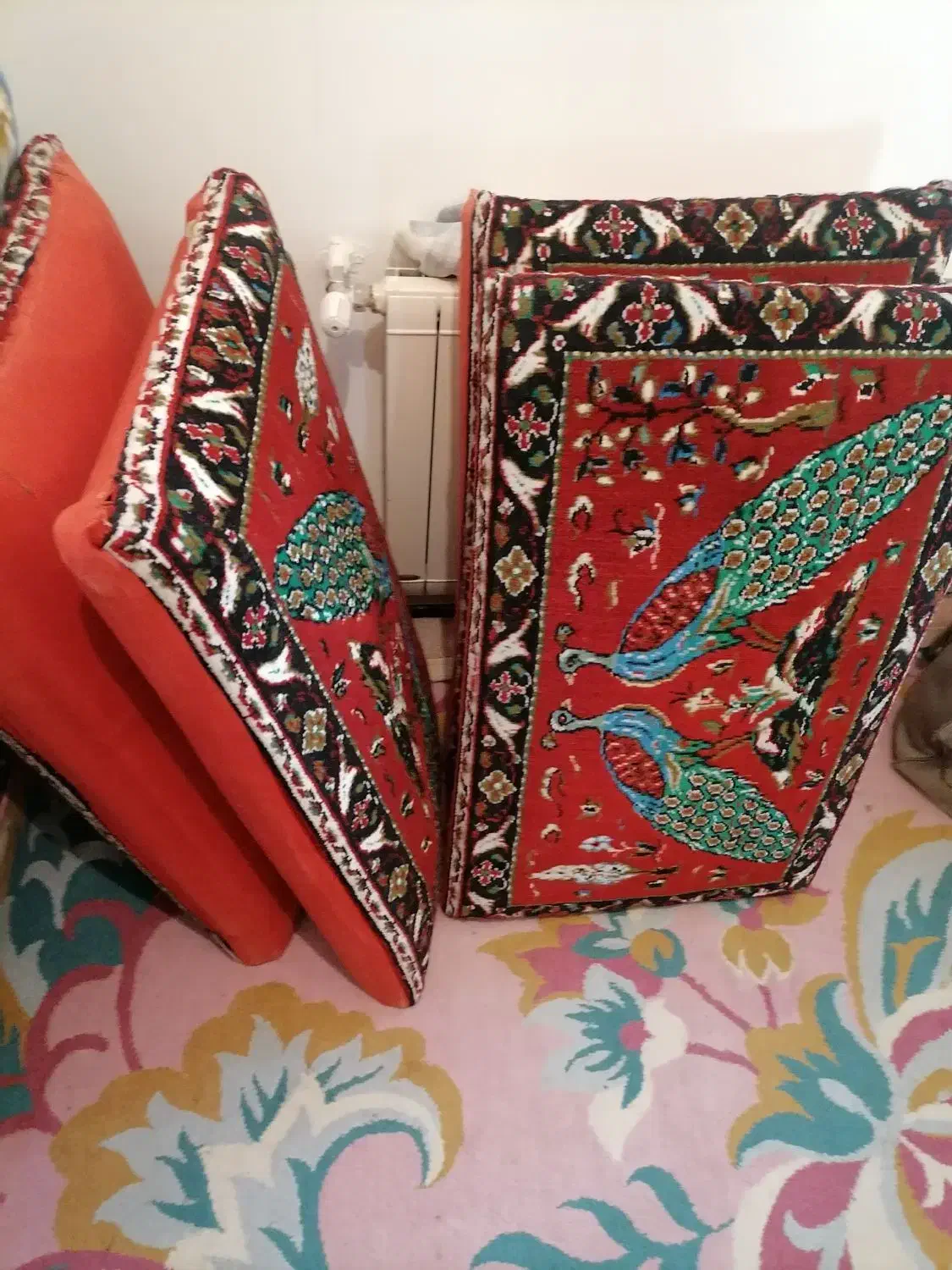 4عدد پشتی طرح طاوس ودو عدد میز تحریر ورایانه|میز و صندلی غذاخوری|پردیس, فاز ۸|دیوار