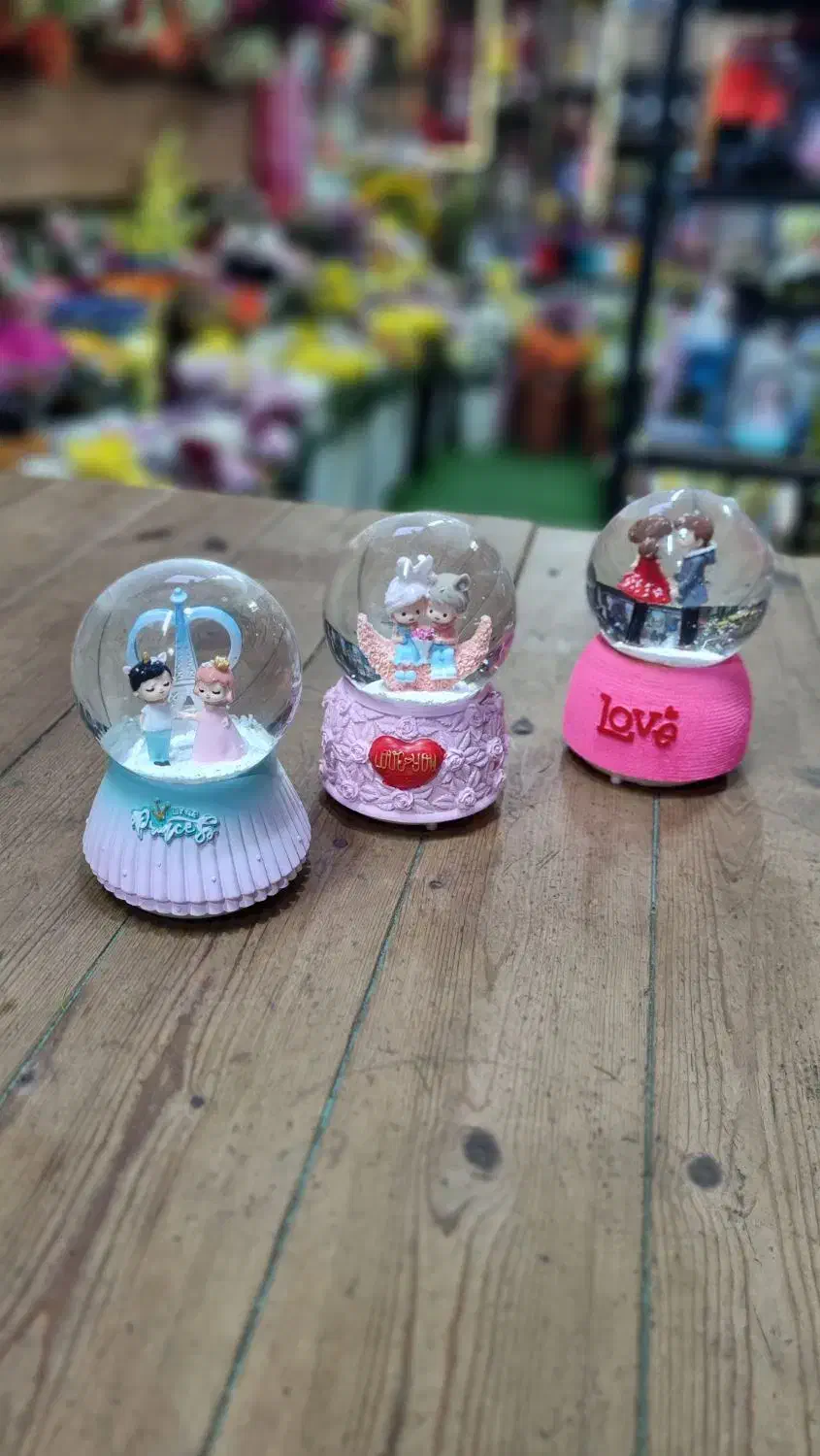 انواع گوی برفی هدیه روز زن و ولنتاین|مجسمه، تندیس، ماکت|قزوین, |دیوار