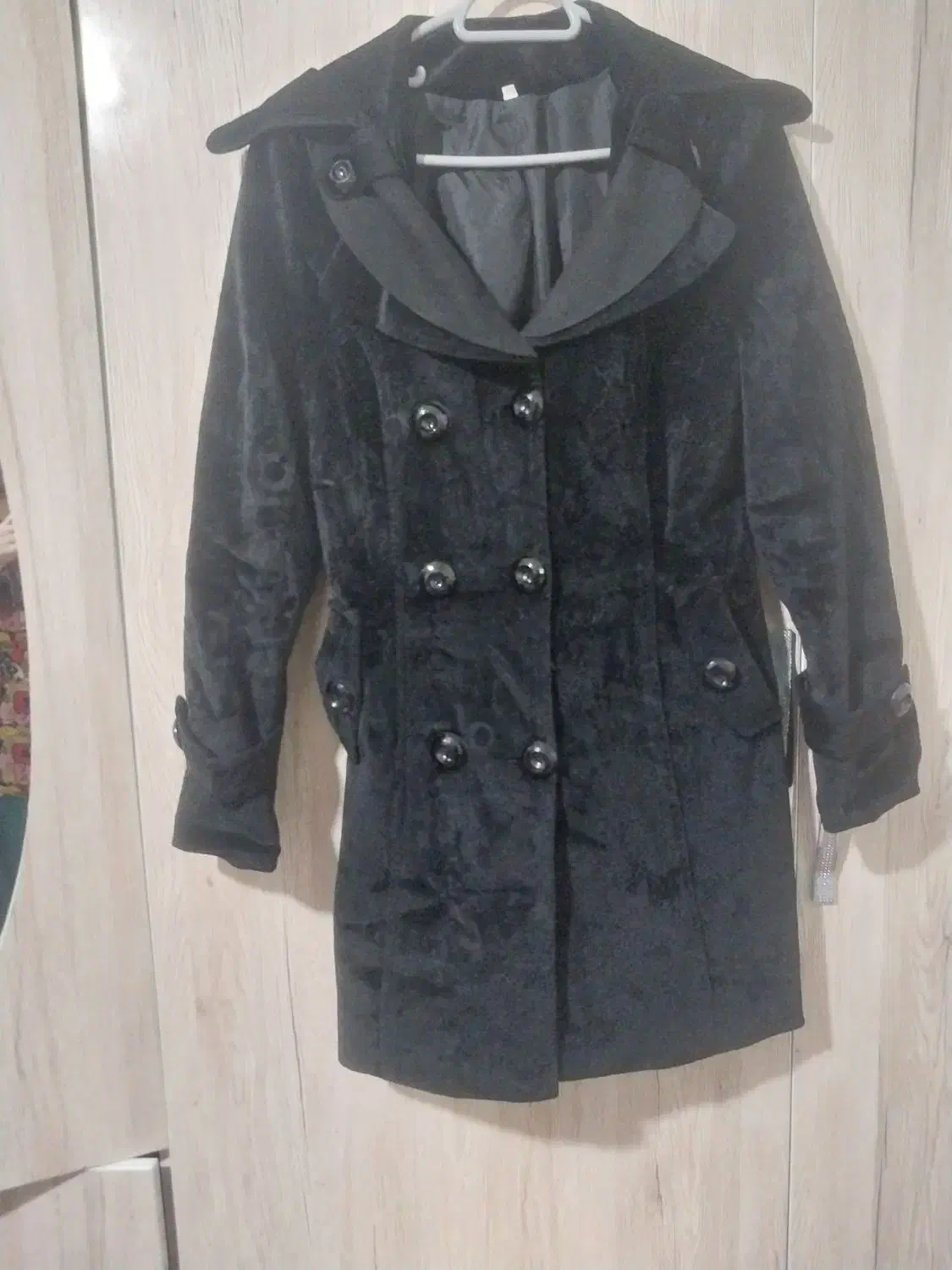 پالتو|لباس|ایوان, |دیوار