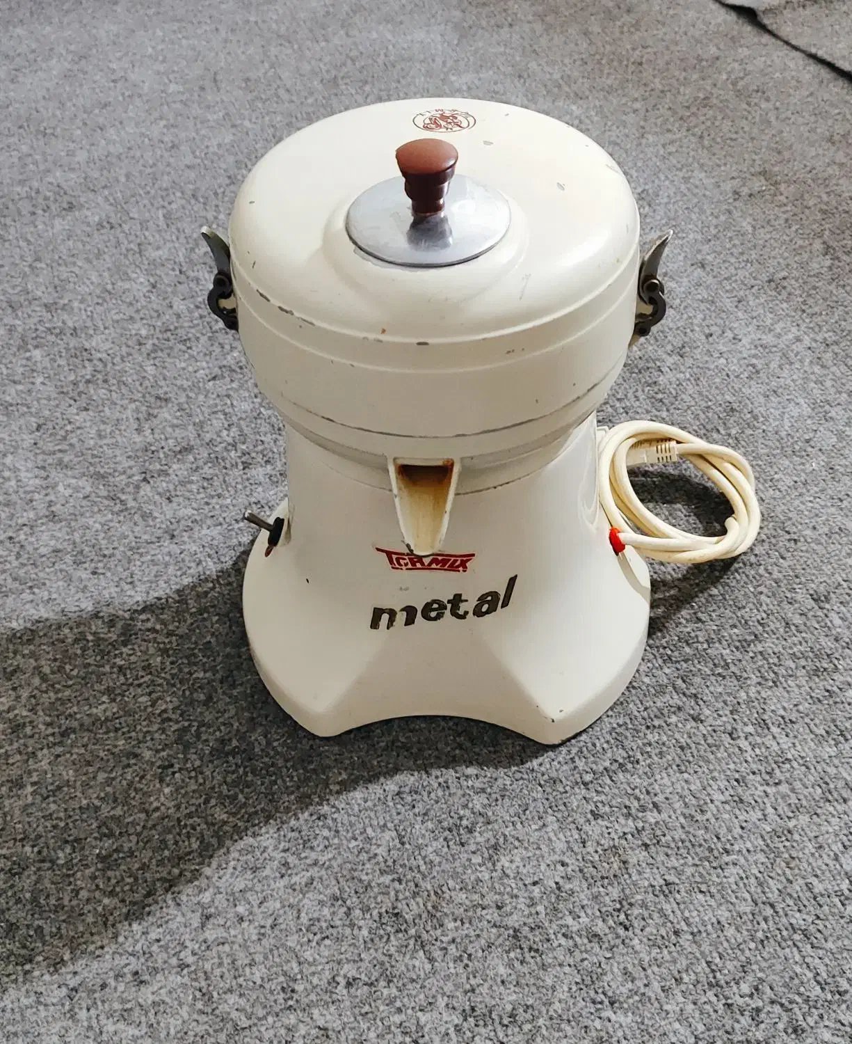 ابمیوه گیری المانی ترمیکس متال سنگین وزن|آبمیوهگیر و آبمرکباتگیر|سنندج, |دیوار