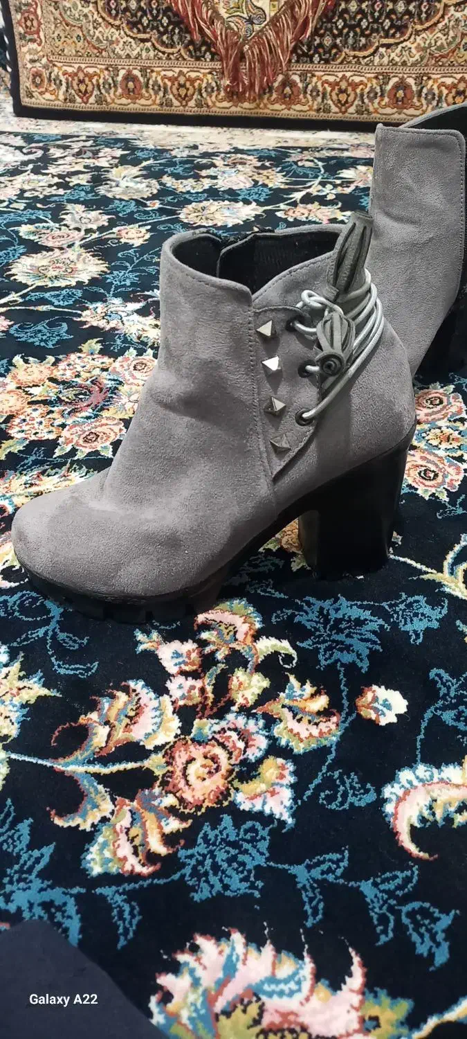 پوتین زمستانی|کفش و لباس بچه|میانه, |دیوار