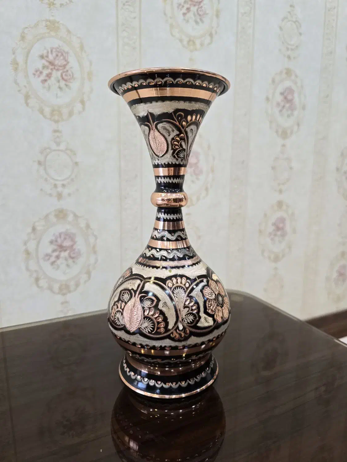 گلدان تک مسی الماس تراش - فروش به علت مهاجرت|صنایع دستی و سایر لوازم تزئینی|اصفهان, جلالیه|دیوار