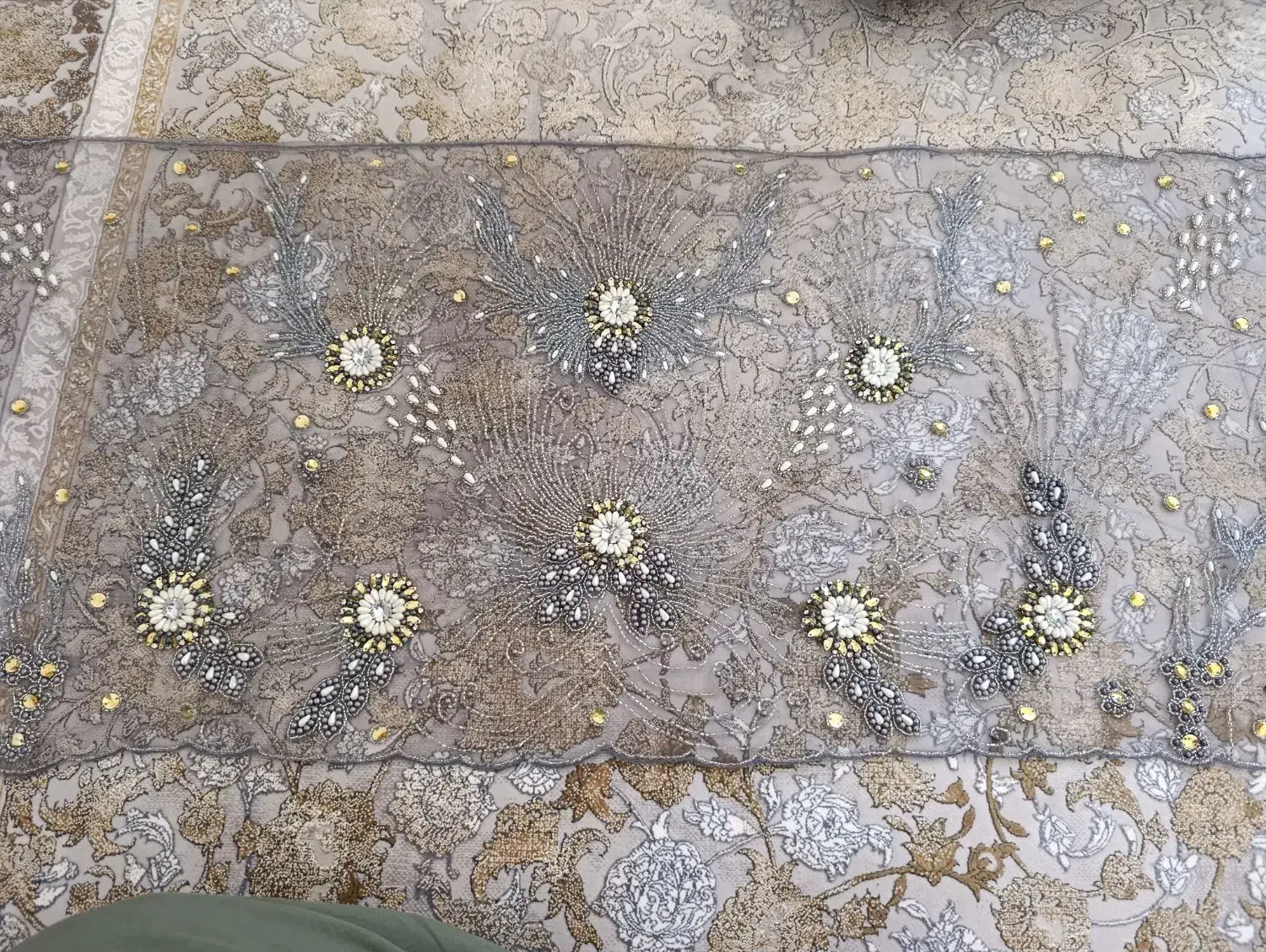 شال ولچک|لباس|بیستون, |دیوار