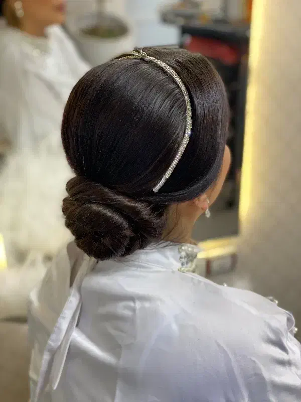 شینیون کار تخصصی|خدمات آرایشگری و زیبایی|رشت, گلسار|دیوار