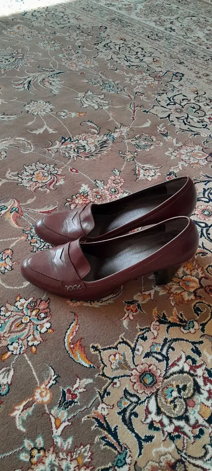 فروش یک جفت کفش چرم طبیعی|کیف، کفش، کمربند|اصفهان, فرح آباد|دیوار