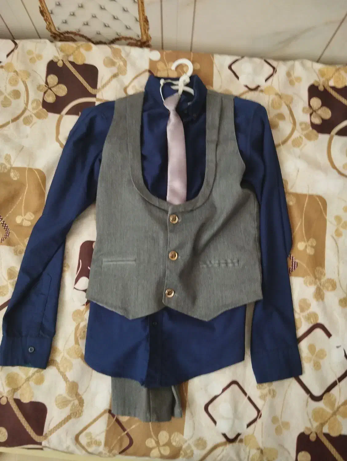 جلیغه و شلوار با لباس|لباس|کنگاور, |دیوار