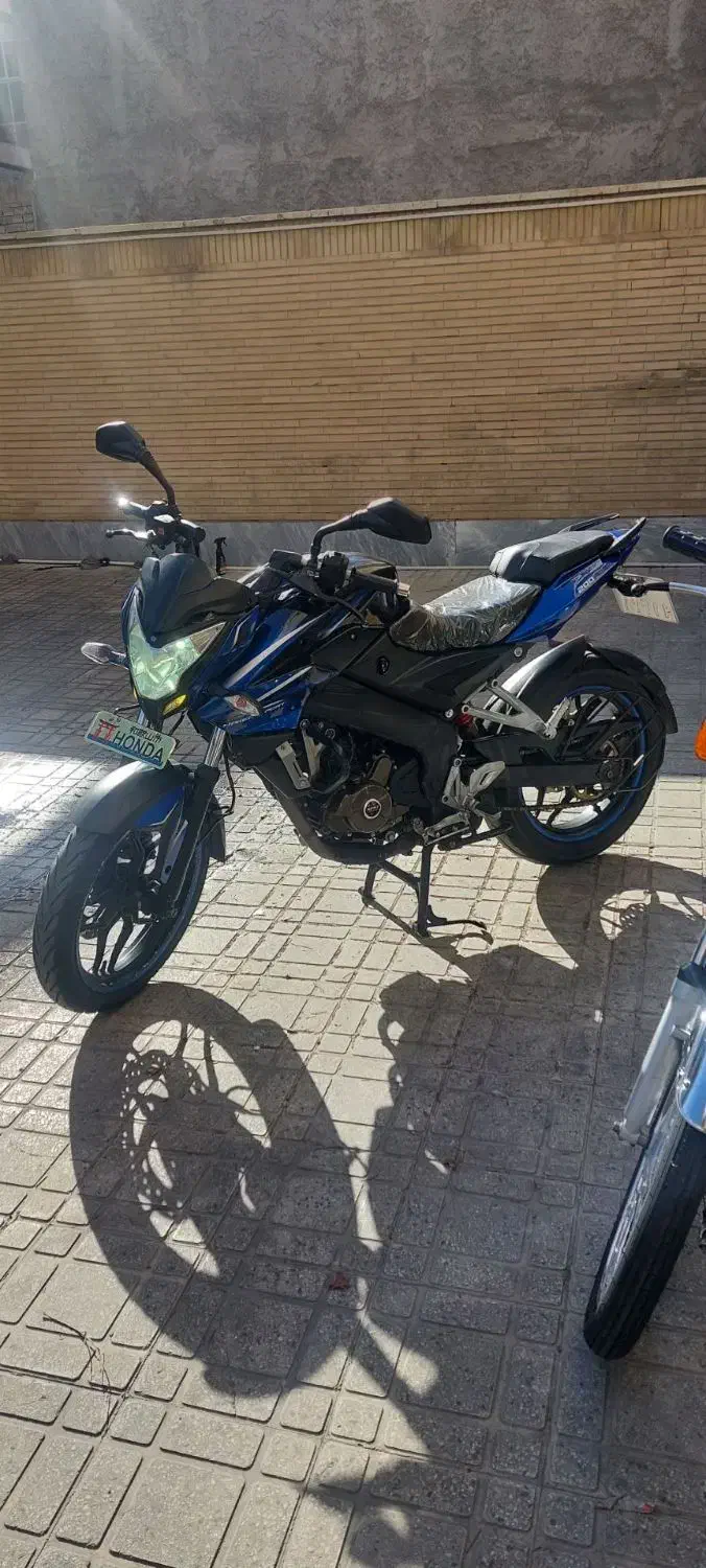 ns 200 ان اس|موتورسیکلت|اندیشه, اندیشه فاز ۱|دیوار