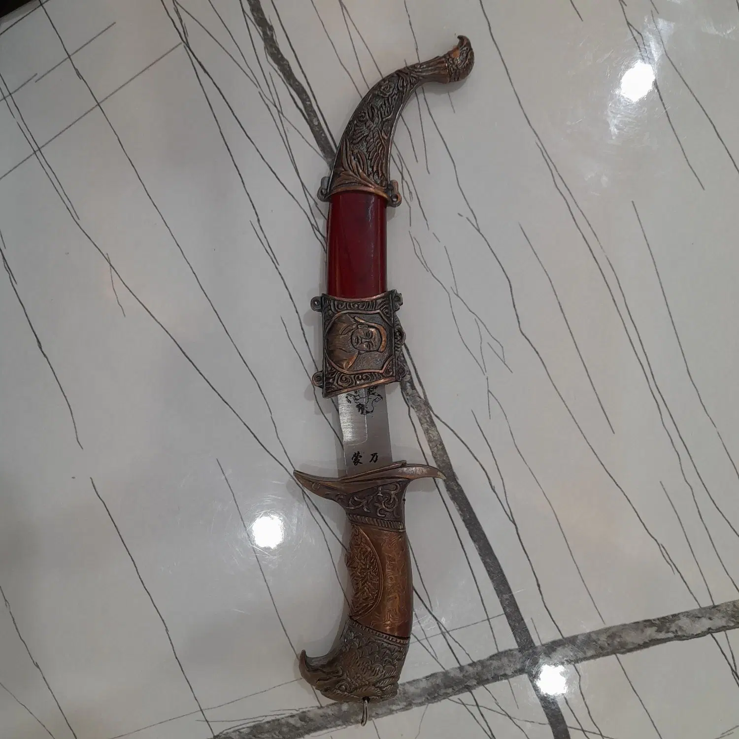 چاقو|کلکسیون اشیاء عتیقه|گلبهار, شهر جدید گلبهار|دیوار