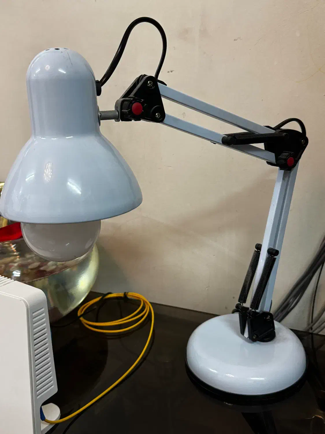 چراغ مطالعه در حد نو است|لامپ و چراغ|تهران, زعفرانیه|دیوار