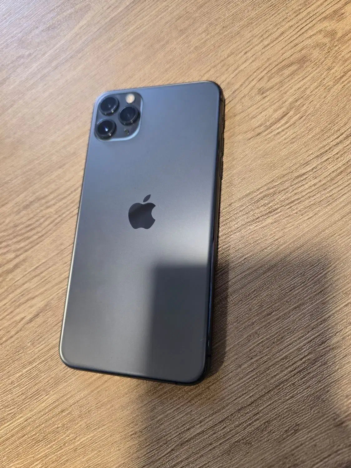 آیفون ۱۱ پرومکس سالم با آداپتور|موبایل|اصفهان, عسگریه|دیوار