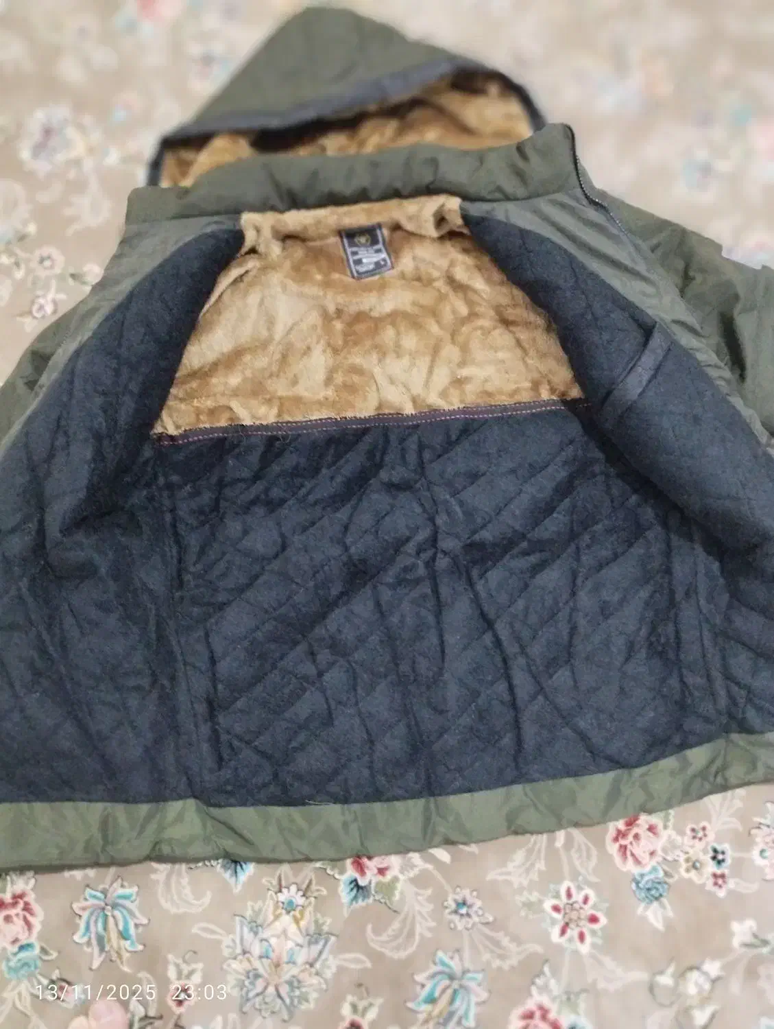 کاپشن|لباس|ایذه, |دیوار