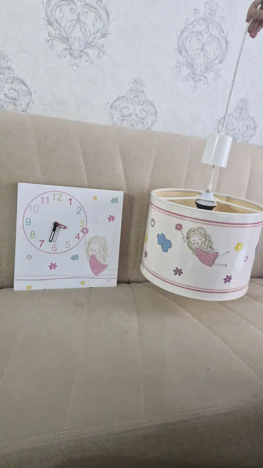 لوستر سایز بزرگ و ساعت دیواری|لوستر و چراغ آویز|مهاباد (آذربایجان غربی), |دیوار