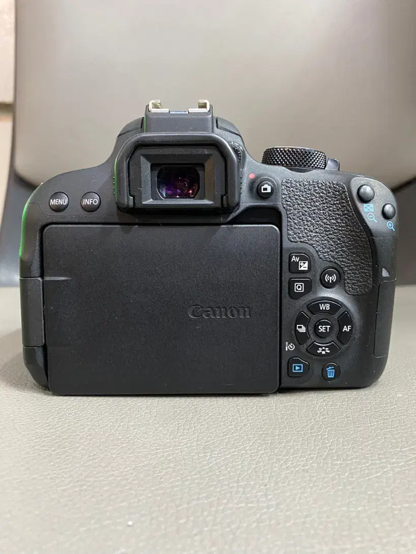 Canon 800 d|دوربین عکاسی و فیلم‌برداری|مشهد, ده دی|دیوار