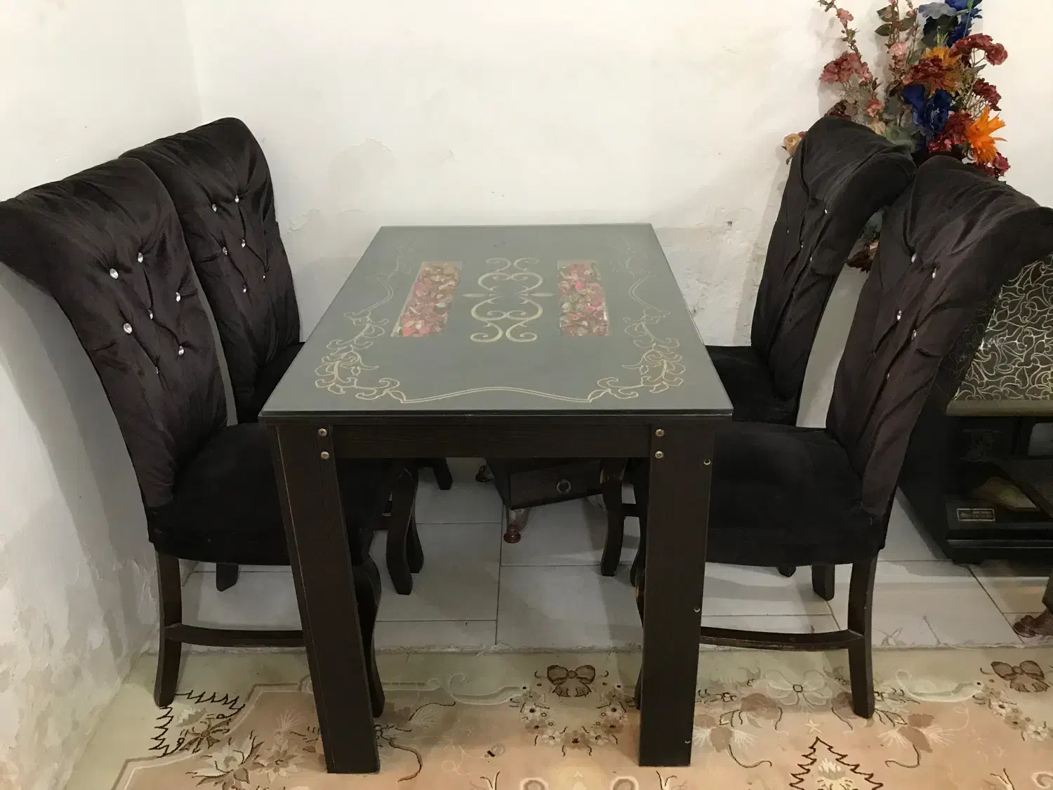 میز ناهار خوری ۴نفره‌ و‌ میز جلومبلی باتخت دو نفره|میز و صندلی غذاخوری|رشت, حمیدیان|دیوار