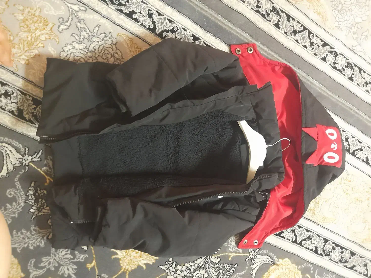 کاپشن|کفش و لباس بچه|ری, فیروزآبادی|دیوار