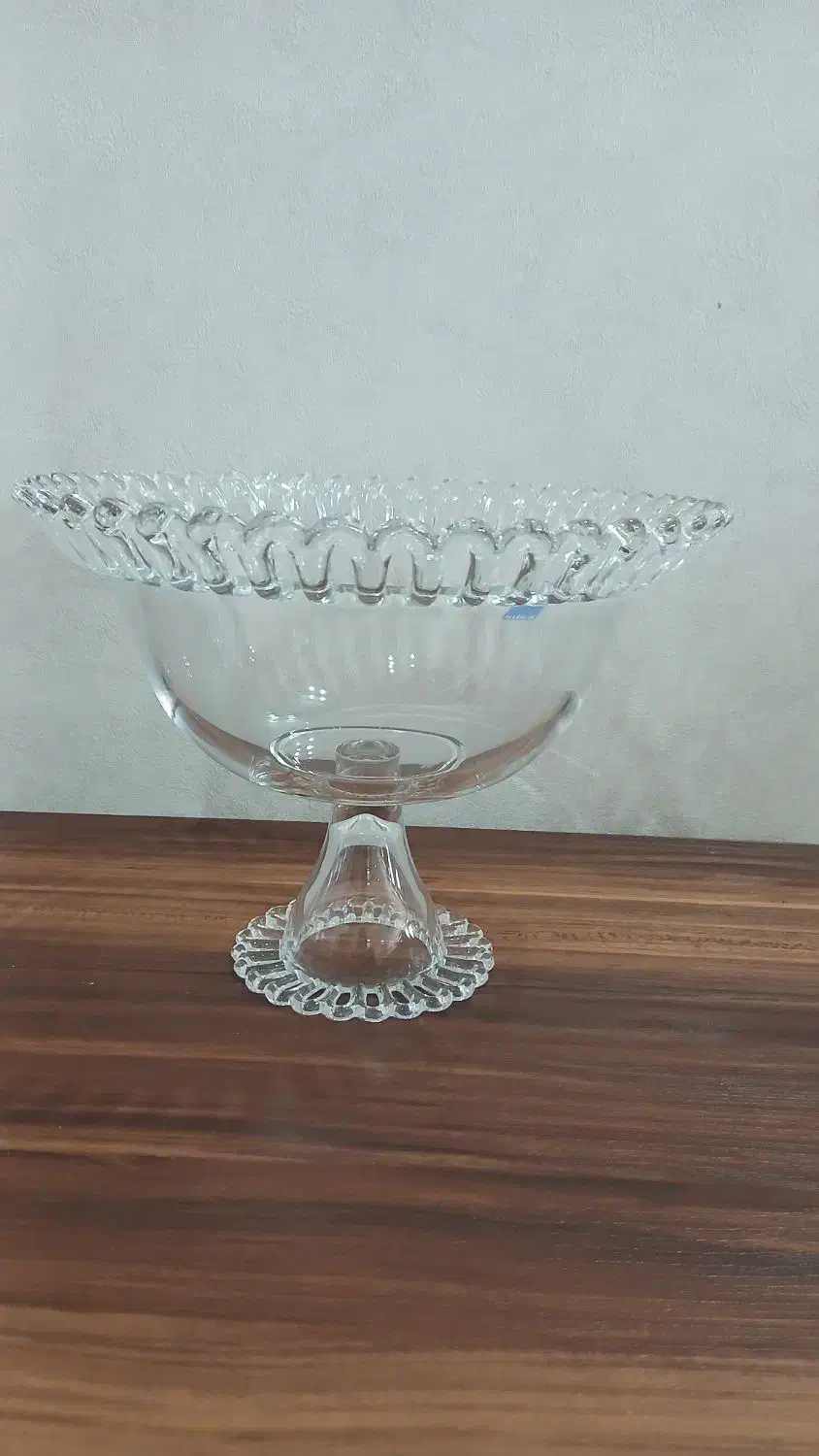 ظرف بلور پایه دار کاملا نو مارک سیلیکا|ظروف سرو و پذیرایی|لنجان, |دیوار