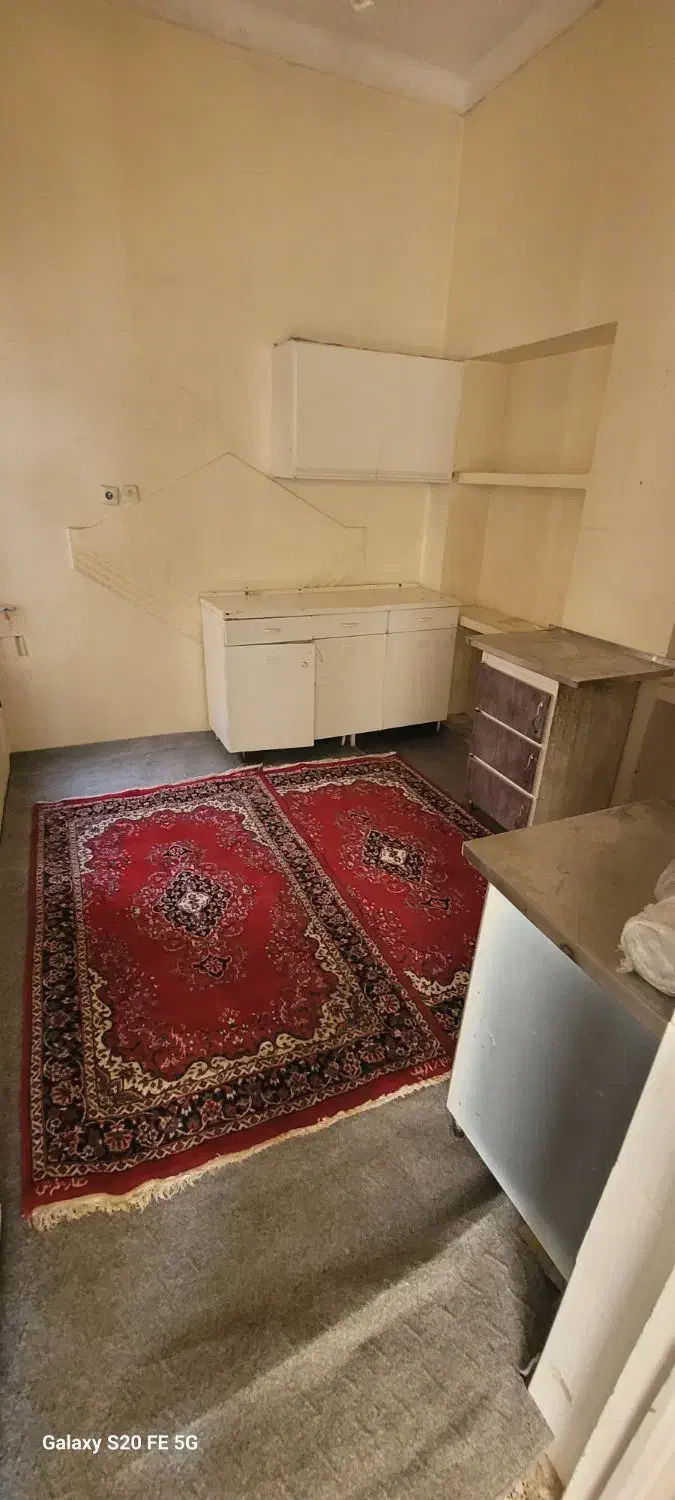 طیقه بالا در از حیاط|اجارهٔ خانه و ویلا|شیراز, لب آب|دیوار