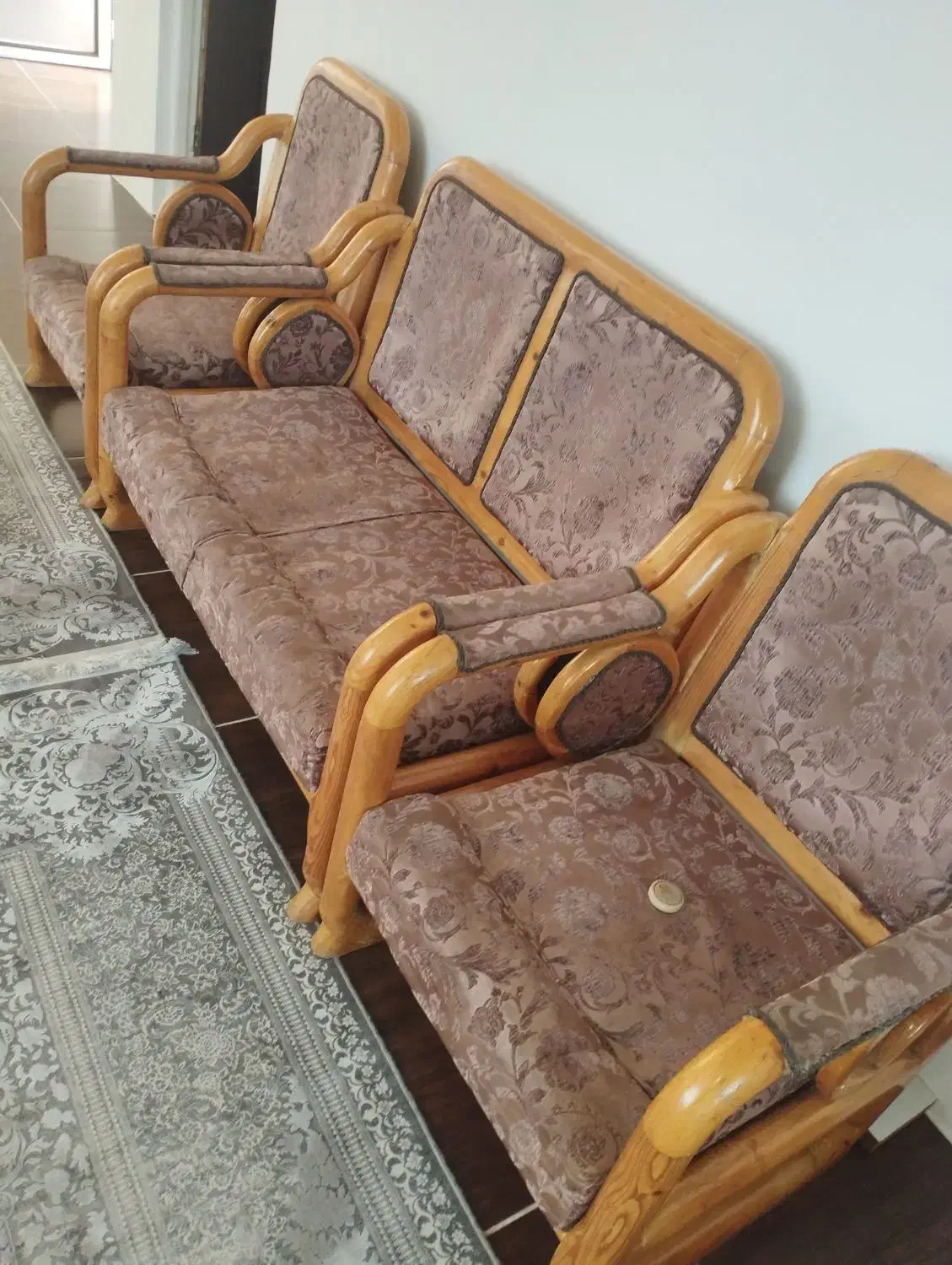 مبل ۸نفره تمیز دارای چوب نراد|مبلمان خانگی و میز عسلی|بندر انزلی, بی بی حوریه|دیوار